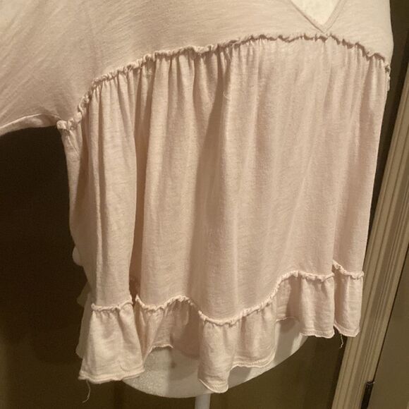 Altar’d State Ruffled Cropped Shirt Size Medium Light Tan Flowy - Picture 4 of 10